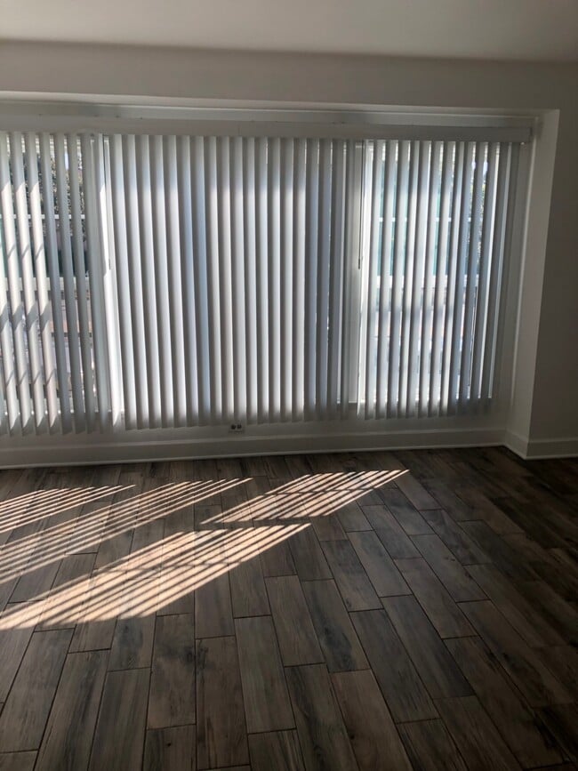 Photo - 5707 San Vicente Blvd