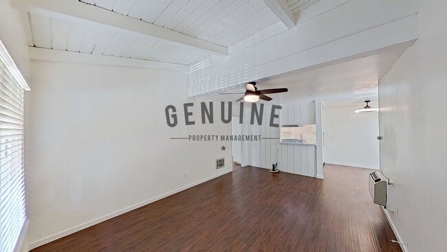 Photo - Upstairs 1 Bedroom in Desirable Macarthur Village ~ Community Pool and Tennis Courts