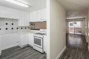 2BR, 2BA - 900SF - Kitchen - 744 Rose Ave Apartments