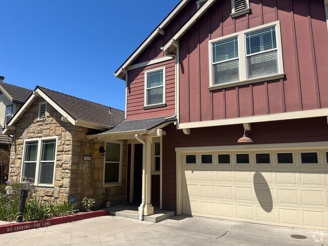 Building Photo - Now Available – 4 Bedroom, 2.5 Bathroom Ho... Rental