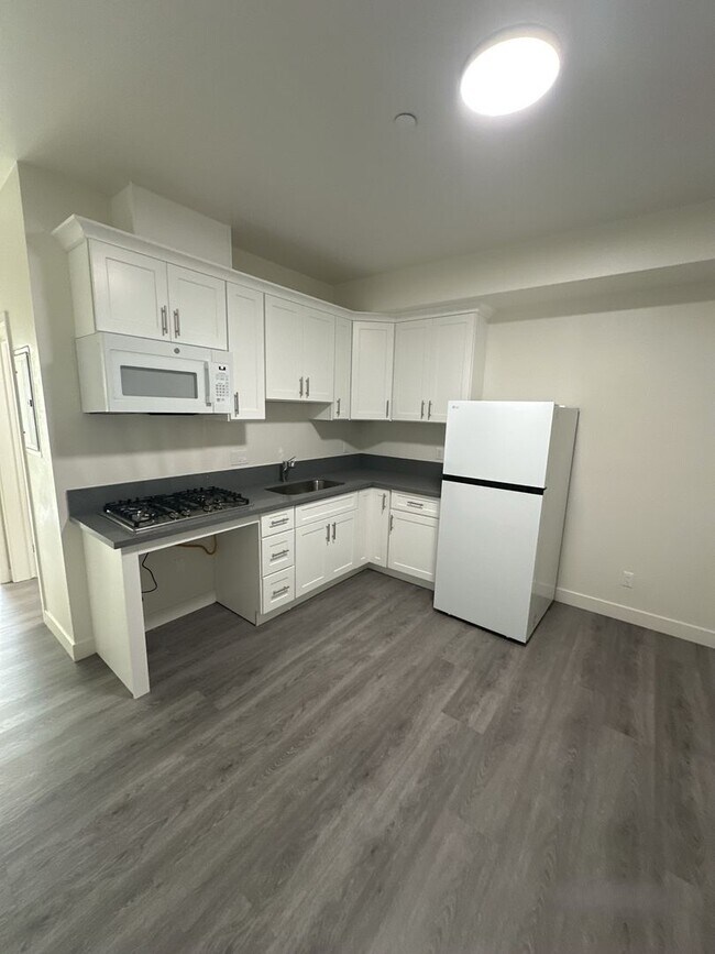 Building Photo - 226 W 87th St Unit 204