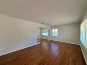 Photo - Clean and comfortable 3 bedroom available ... House