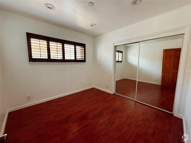 Building Photo - 7029 Bellaire Ave Rental