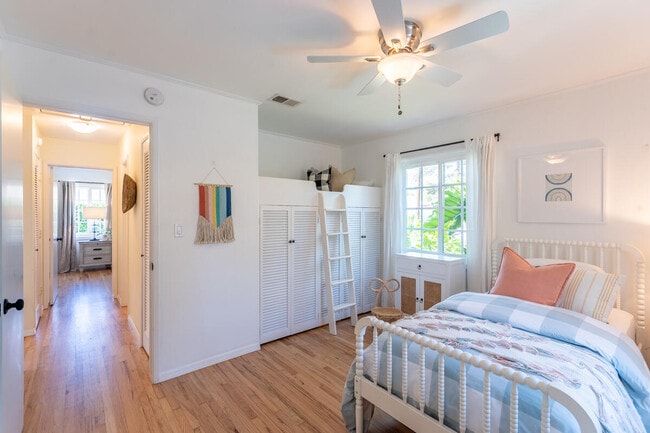 Photo - 2109 Gillespie St