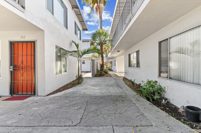 Photo - 10442 Lampson Avenue