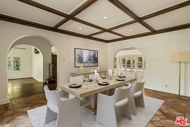 Photo - 512 N Palm Dr