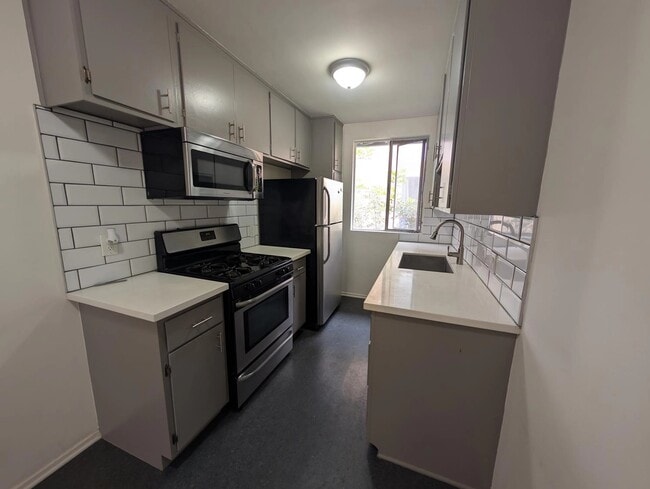 Photo - 1623 N Formosa Ave Unit 12