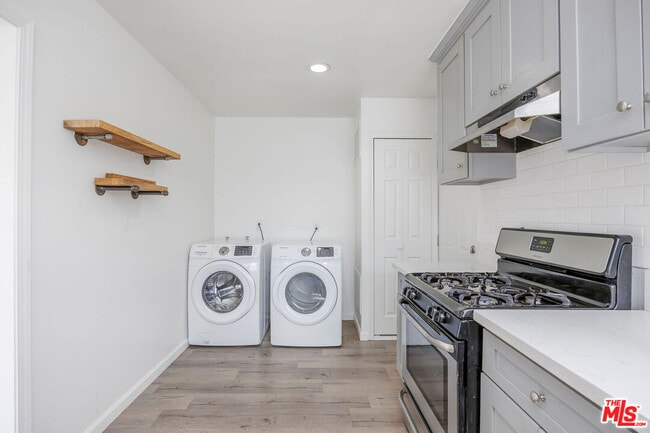Photo - 2103 Barclay St