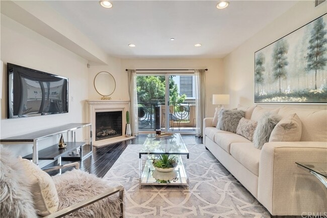 Photo - 1353 N Fuller Ave Condo Unit 108