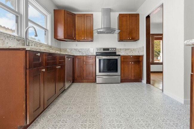Photo - Wood Street Charmer - 3 Bed / 2 bath (Front House)