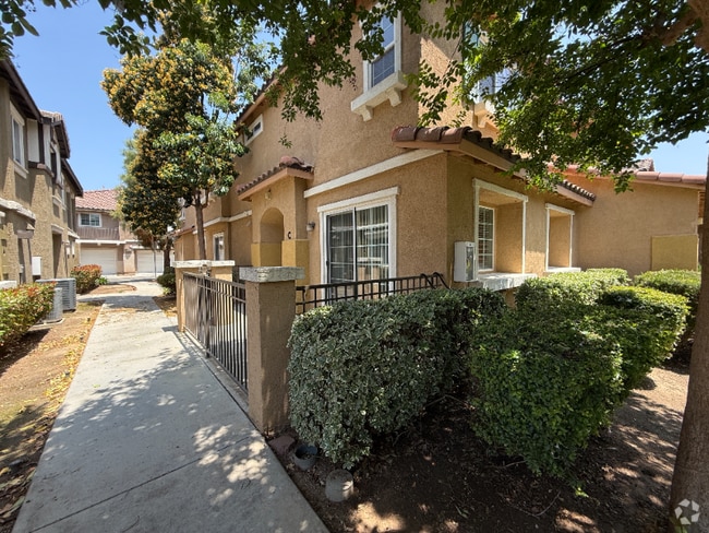 Building Photo - 25858 Iris Ave Rental