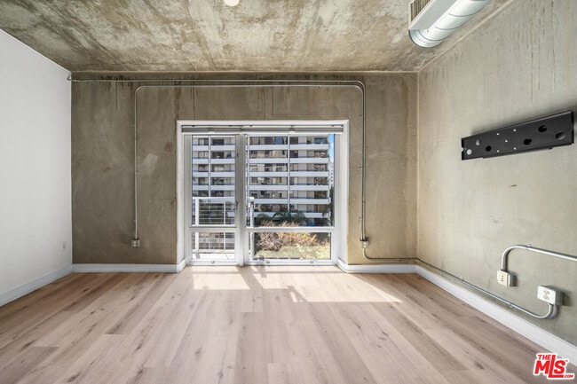 Photo - 645 W 9th St Unit 501