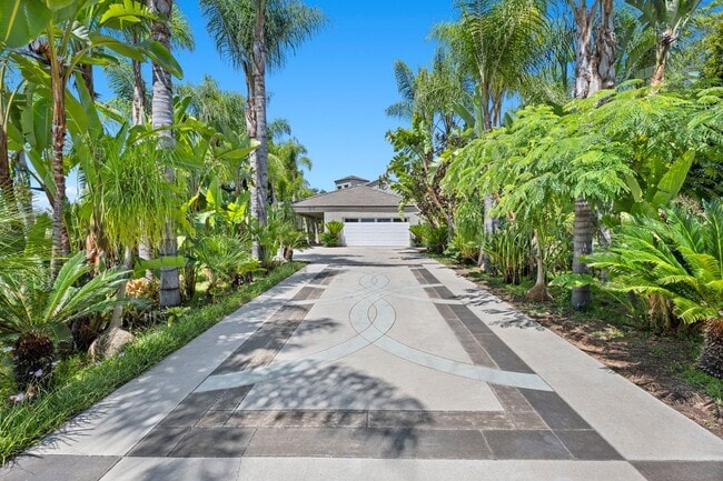 Building Photo - Beautiful Custom Built, Two-Story Home on ...