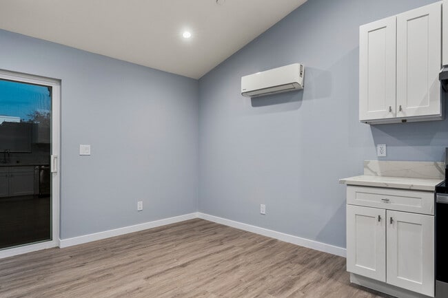 Photo - 331-335 N Olive St