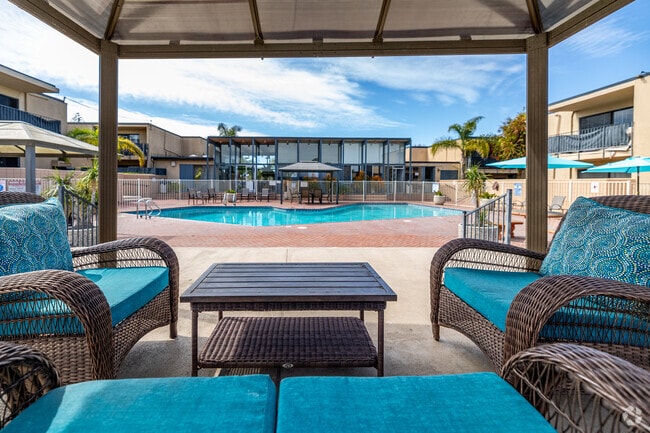 Swimming Pool - Summerwood Park Apartments