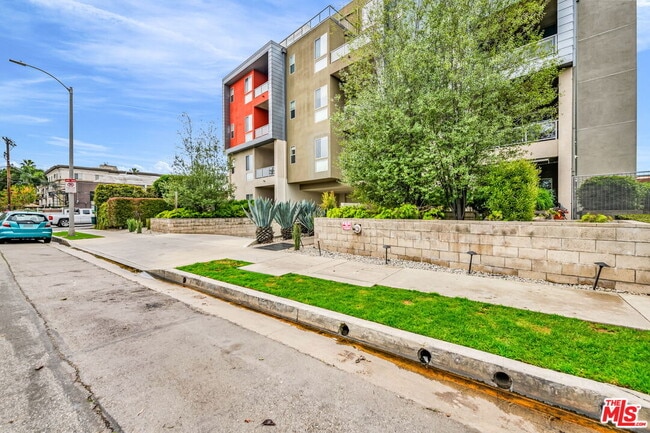 Photo - 4211 Redwood Ave Unit 304