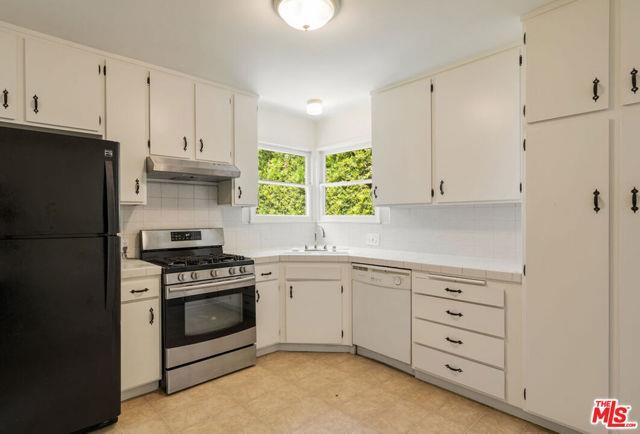 Photo - 885 Sussex Rd