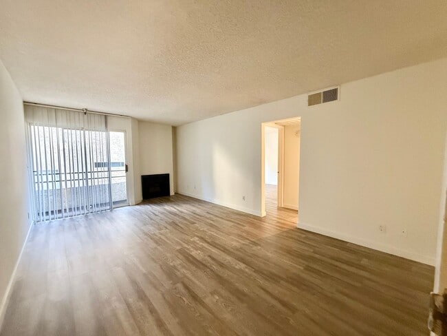 Photo - 3715 S Canfield Ave Unit 108