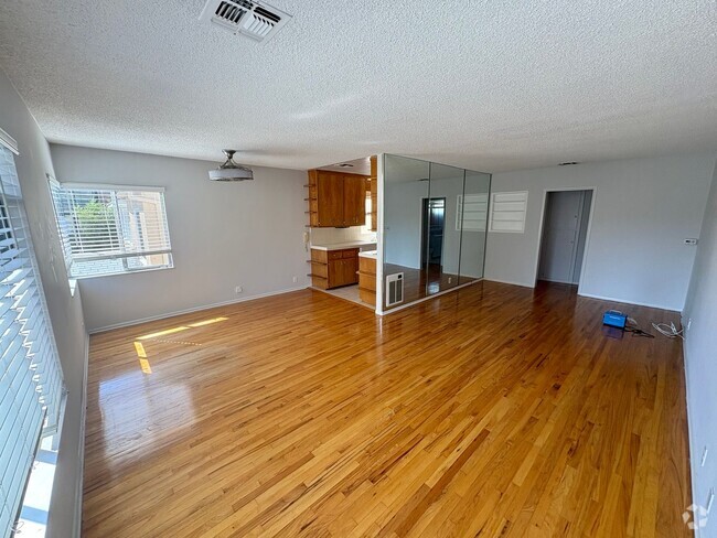 Building Photo - Great Santa Monica Location! Walking Dista... Unit 1128 21st St  A Rental