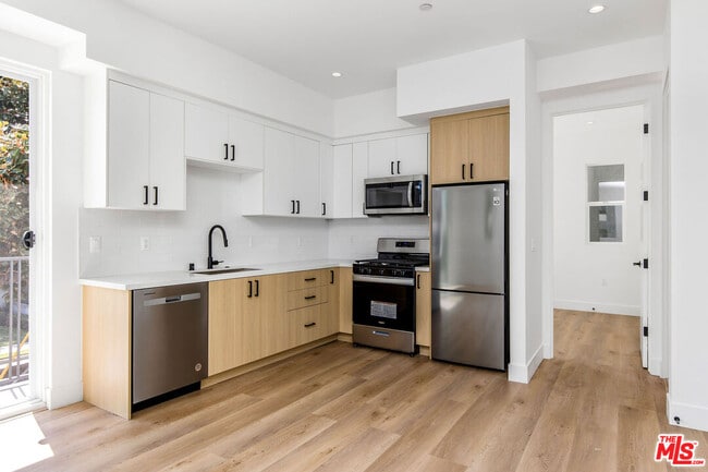 Photo - 11241 Morrison St Unit 6