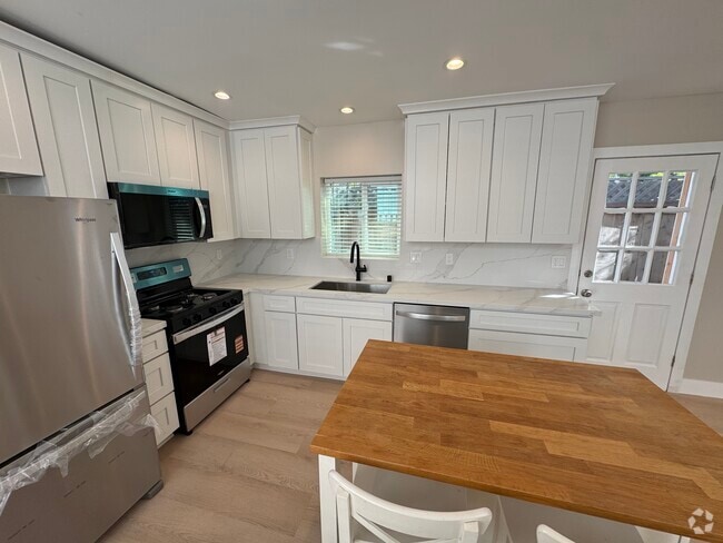 Building Photo - 214 11th St Unit A Rental