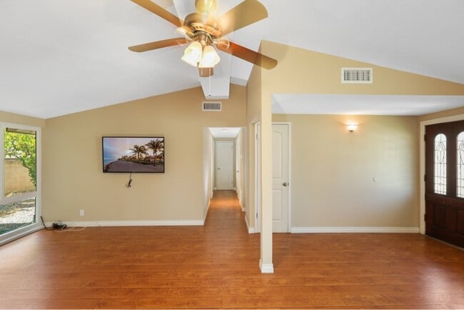 Photo - 526 N Emerald Dr