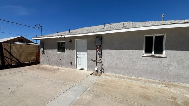 Desirable Two Bedroom, One Bathroom Home! - Desirable Two Bedroom, One Bathroom Home!