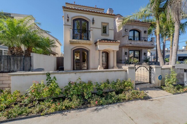 Photo - Downtown Huntington Beach