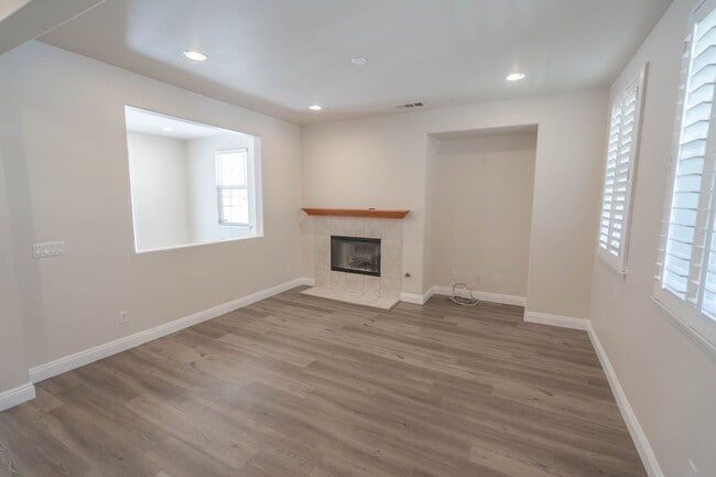 Photo - Charming 3-Bedroom Home in Valencia's Cree...