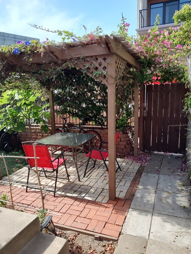 Photo - 828 Island Ct