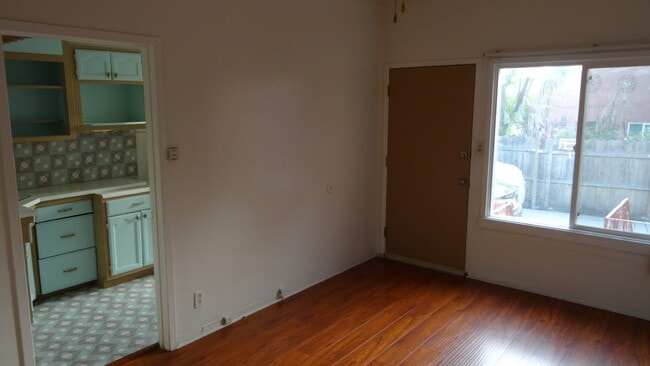 Building Photo - 1570 Hazelwood Ave Unit 1570