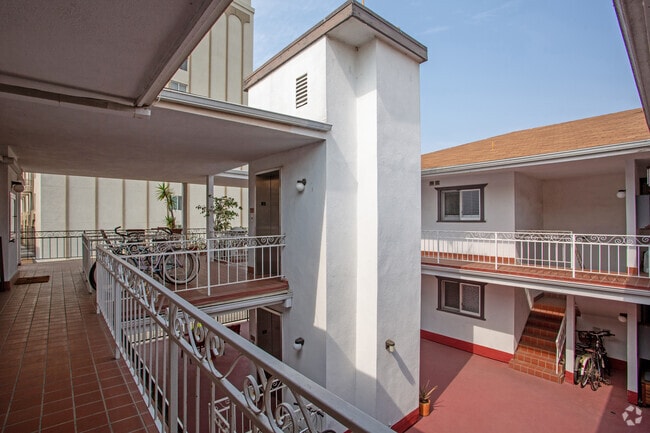 Photo - 1901 6th St.