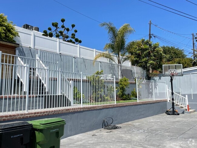 Building Photo - 813 Pier Ave Rental