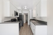 2BR, 2BA - 1,400SF - Kitchen - White Oak Terrace Apartments