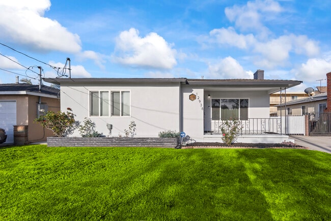 Building Photo - 12938 Jefferson Ave Rental