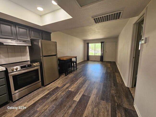 Photo - FREE CABLE & INTERNET....WATER & TRASH INCLUDED IN RENT