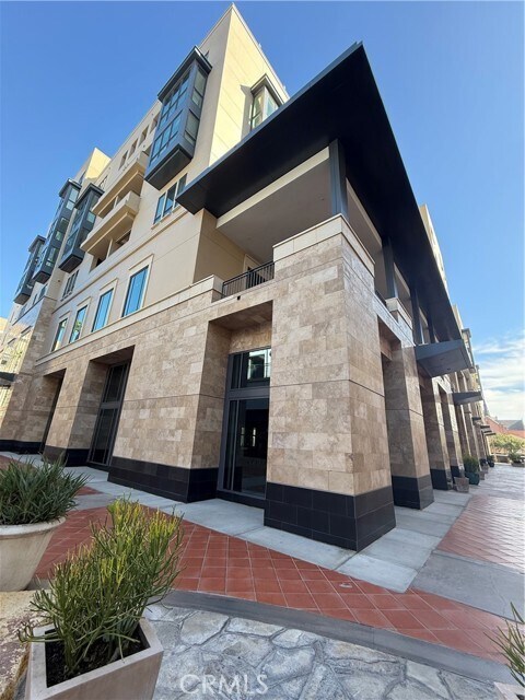 Photo - 39 S Los Robles Ave