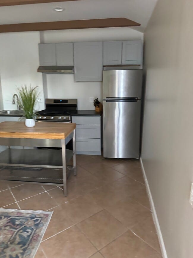 Photo - 17212 Strathern St