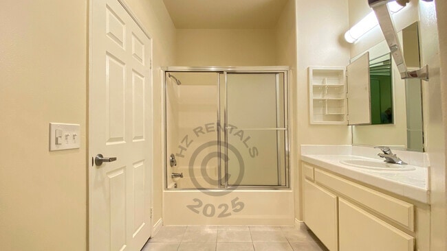 Photo - 12140 Moorpark St