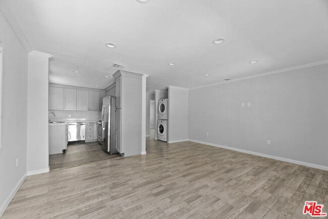 Photo - 1960 N Ontario St