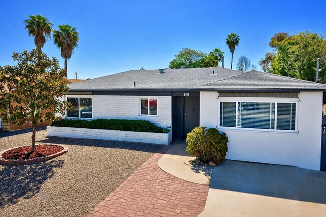 Building Photo - 5BD/2BA, Great Sunroom!