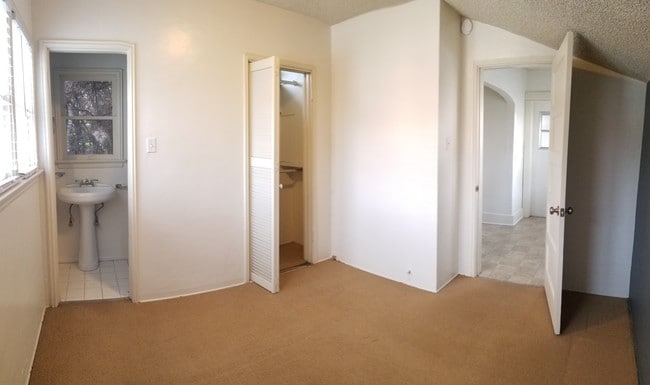 Building Photo - 3811 E 10th St Unit 3811
