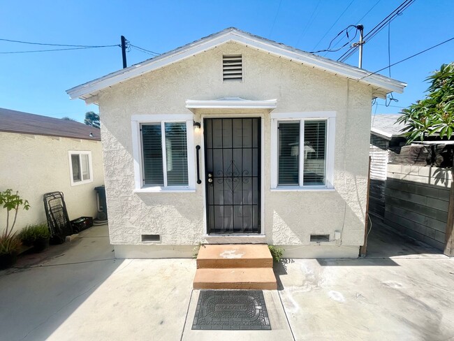 Building Photo - Granada Ave. (3Plex) Unit 3/4