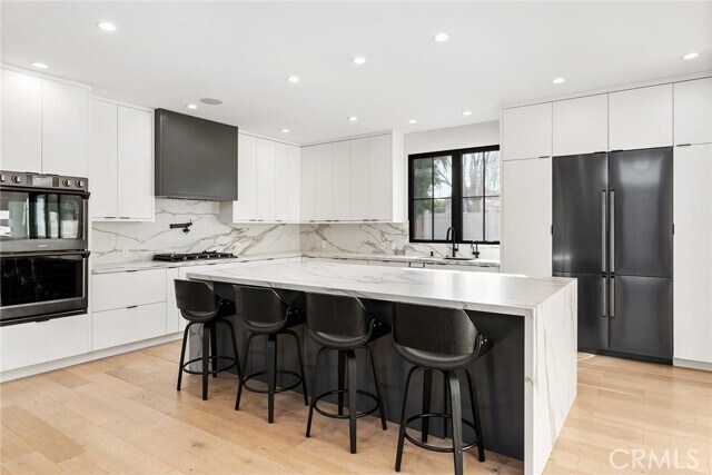 Photo - 18110 Bromley St