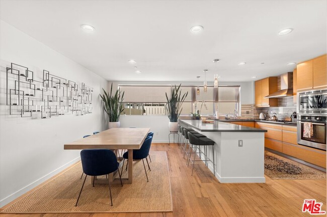 Photo - 310 W Washington Blvd Unit 503
