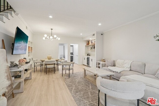 Building Photo - 5139 Balboa Blvd Unit 2