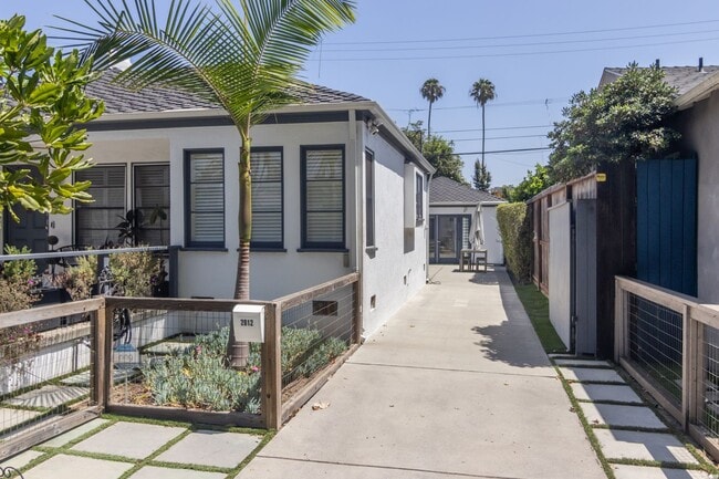 Photo - 2812 Stoner Ave