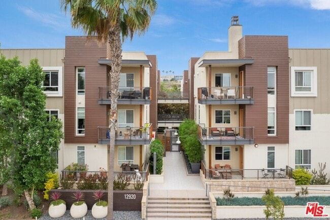 Photo - 12920 W Runway Rd Condo Unit 162