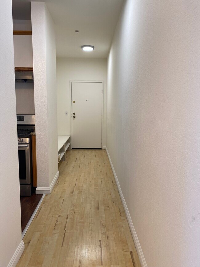 400 hallway entrance - Manhattan Regency