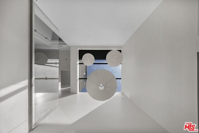 Photo - 141 Hollister Ave